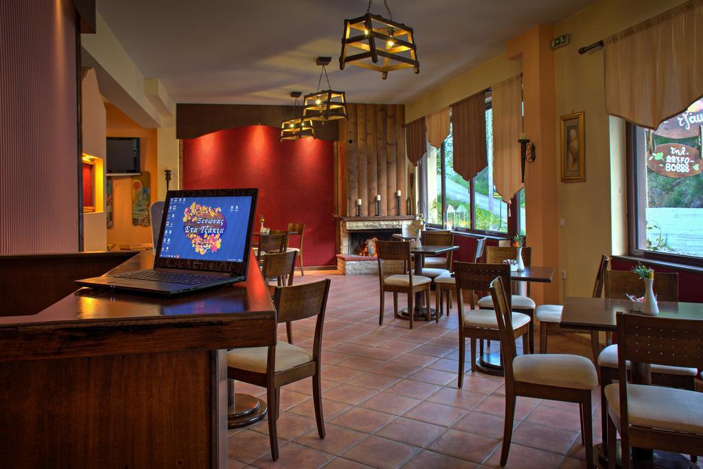 Xenonas Sta Tzakia Hotel Karpenísion Exterior foto